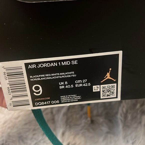 Air Jordan 1 Mid SE - Picture 1 of 7